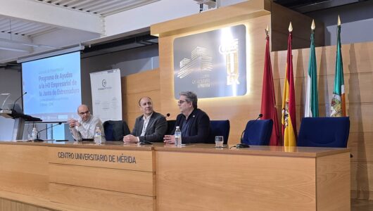 El Centro Universitario de Mérida acoge una jornada sobre ayudas a la I+D empresarial impulsadas ...